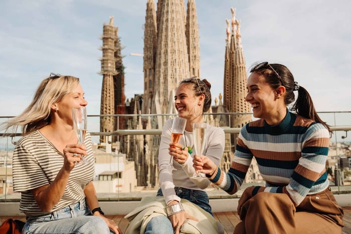 Barcelona: Sagrada Familia Abendtour mit Cava