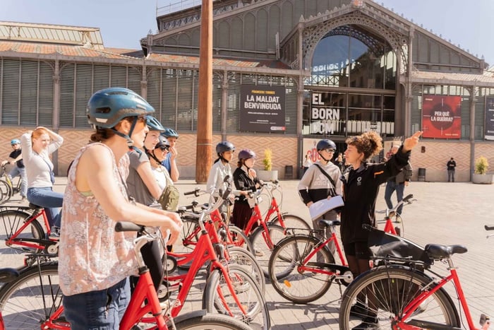 Barcellona: Sagrada Familia o tour della città in bici o e-bike