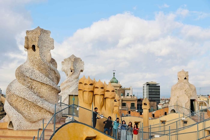 Barcelona: The 3 Gaudí Houses Tour