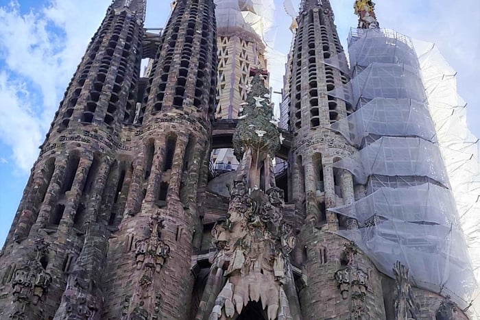 Budgetfreundliche Tour zur Sagrada Família von Außen