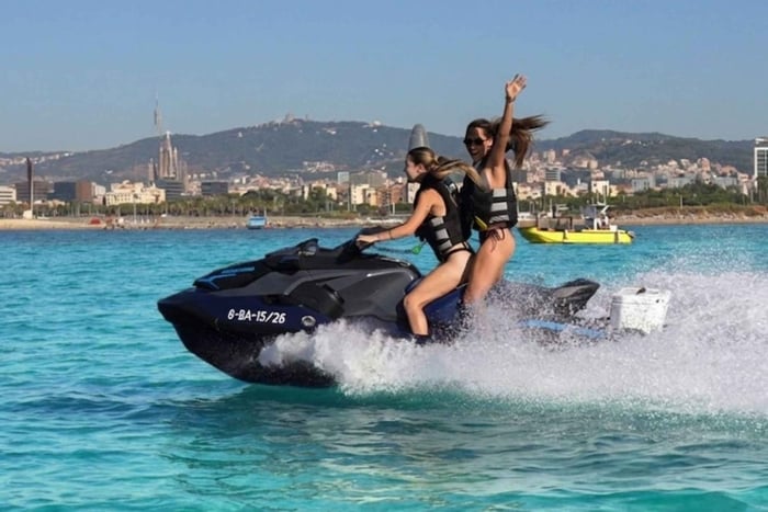 Sightseeingtur i Cala Naiara med 2 jetski på 170 hk med Bluetooth, fotos og aperitif