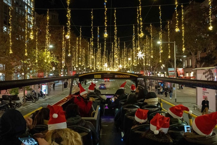 tour en autobús descubierto por las luces navideñas