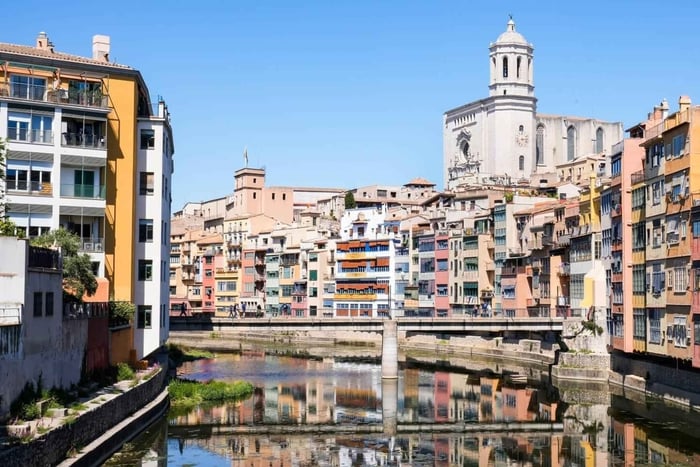 From Barcelona: Girona Guided Tour & Dalí Museum in Figueres