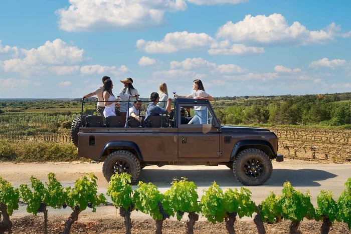 Z Barcelony: Penedés Vineyards Tour by 4WD z winem i cavą