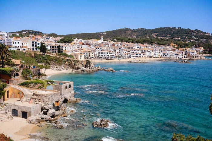 Desde Excursión de un día a pueblos de la Costa Brava con almuerzo