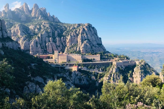 Guidet tur til Montserrat-klosteret med transport