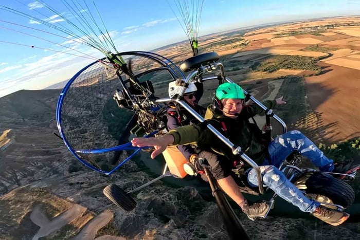 experiencia de vuelo en paramotor sobre Cataluña