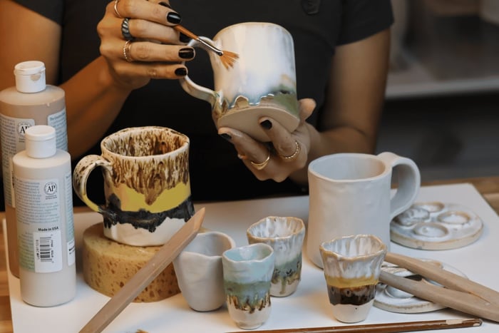 Laboratorio di ceramica e vino a Barcellona