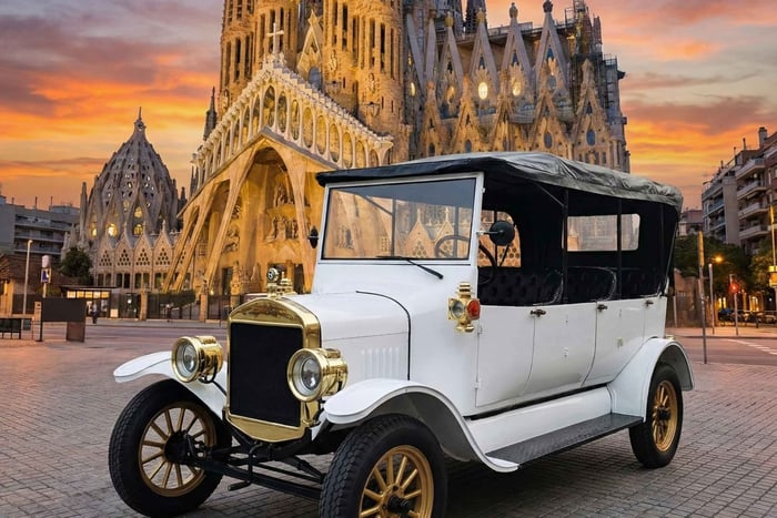 Private Tuk Tuk Sightseeing Tour - Gaudí, Sagrada Familia and Highlights