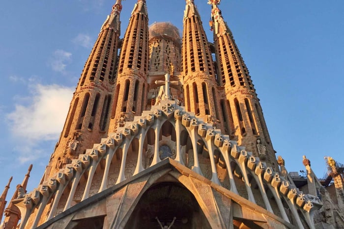 Sagrada Familian opastettu kierros