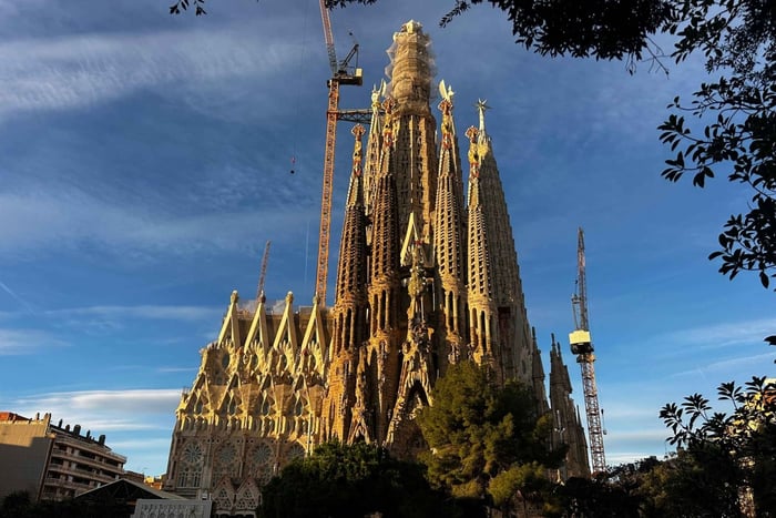 Sagrada Familia Morning Light Guided Visit & Priority Access