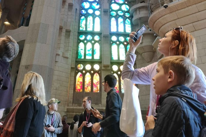 Sagrada Familia & Official Guide Private or Small Group Tour