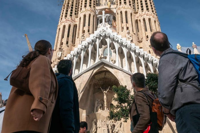 Sagrada Familia, Park Guell, Casa Mila & tapas