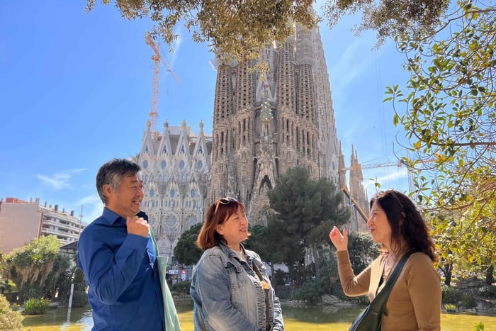 Sagrada Familia & Park Güell Guided Tour