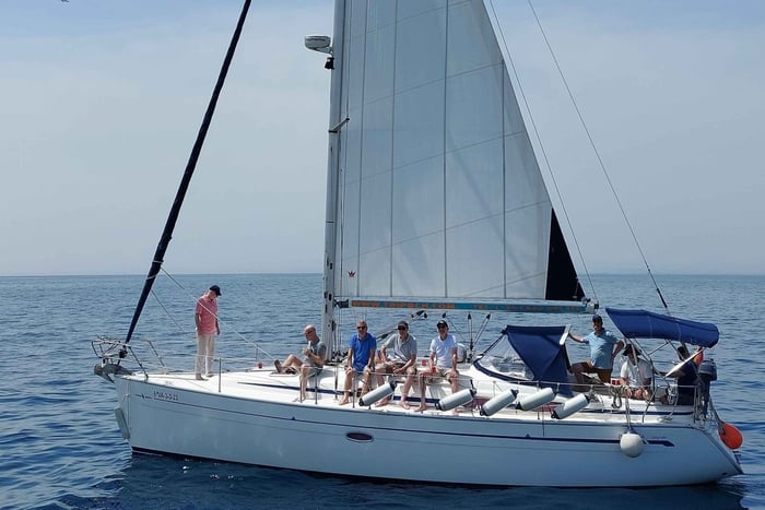Barcellona: Naviga con il tuo yacht privato