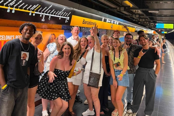 Solo Travelers Bar Crawl on Saturdays
