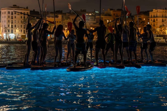 Starlight Paddlesurf i løbet af natten i Barcelona