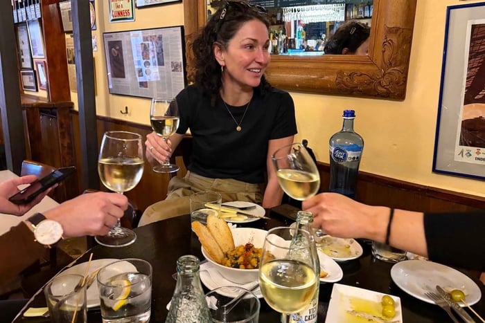 excursão a pé com tapas e vinhos