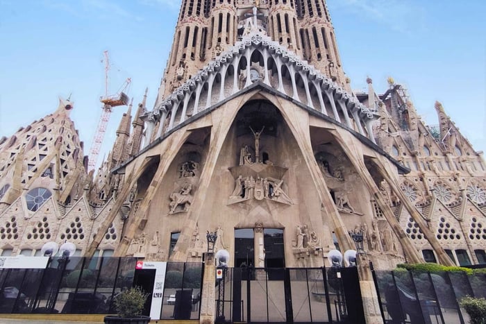 Tur Barcelona in Română