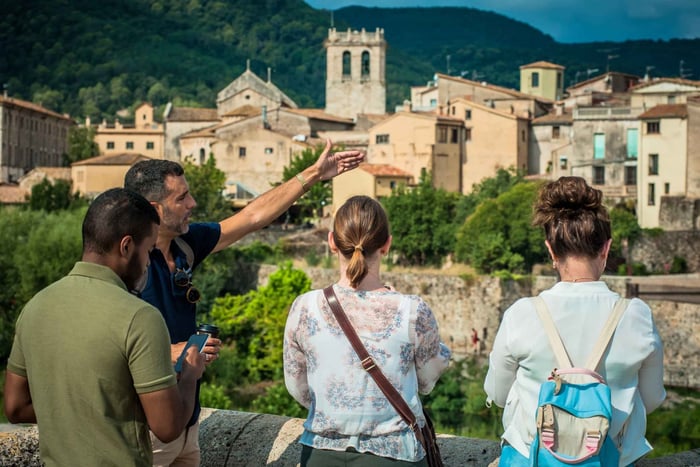 Da Barcellona: Tour di un giorno dei villaggi medievali