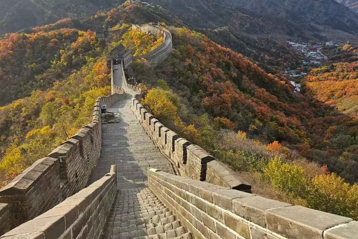 Beijing: Huanghuacheng Lakeside Wall and Jade Factory Tour