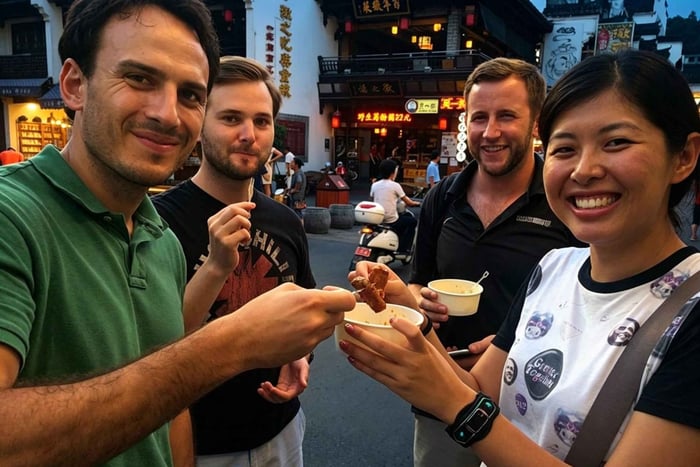 Pekings Nachtleben: Hutong-Rundgang, Streetfood & Hotpot-Dinner