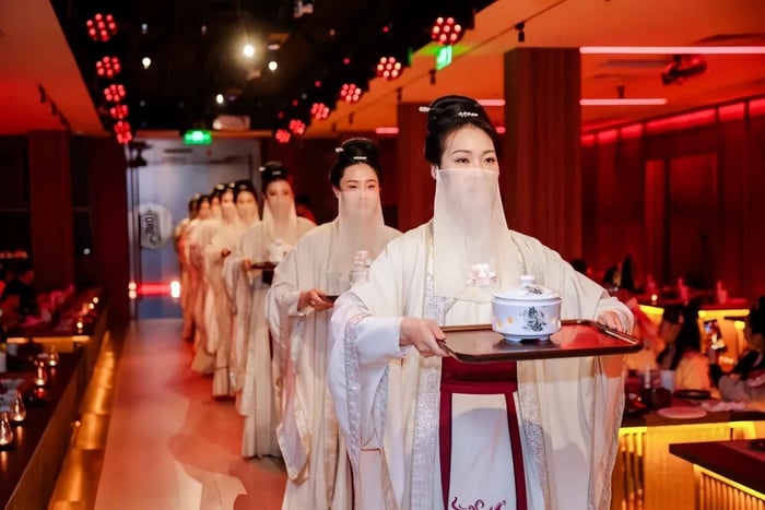 Beijing: Palace Banquet with Hanfu Costume, Show, and Dinner