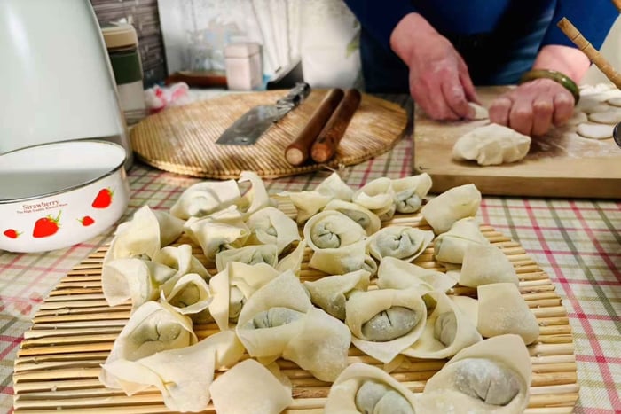 Kookles voor dumplings met rondleiding over de versmarkt in het zakendistrict