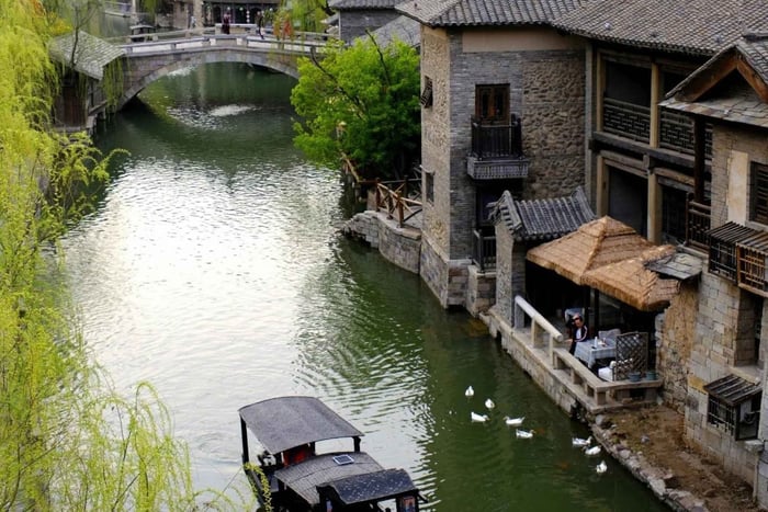 Gubei Water Town & Simatai Great Wall Tour