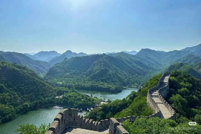 Huanghuachengs Store Vandmur, bådtur og smuk togtur