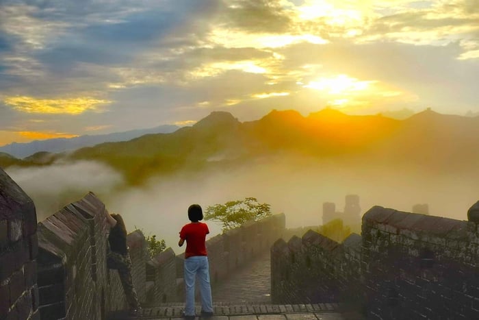 Pékin : section Jinshanling de la Grande Muraille au lever du soleil avec prise en charge