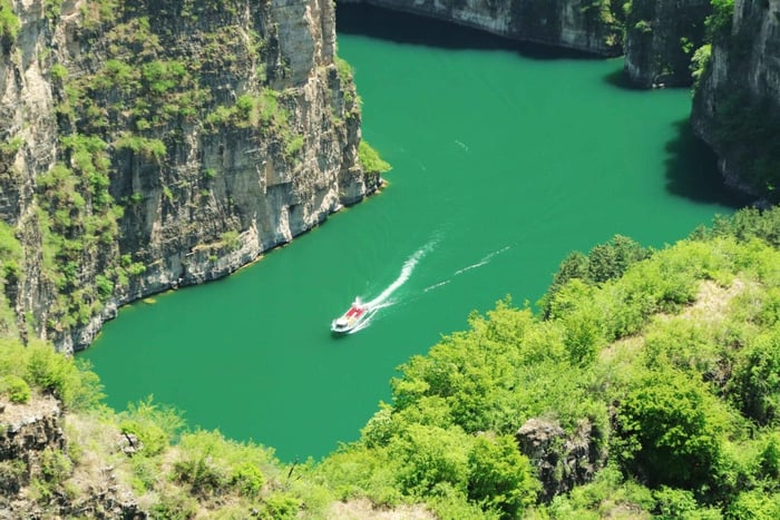 Pechino: tour privato di 1 giorno alla Gola di Longqing e alla Tomba Ming