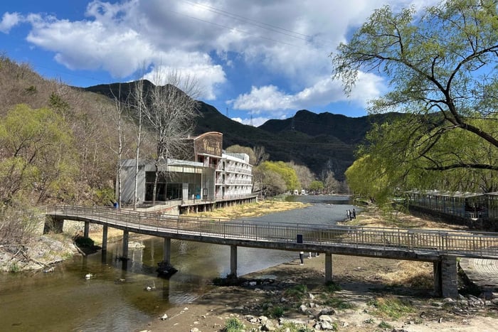Shentangyu Plank Road Scenic Hike