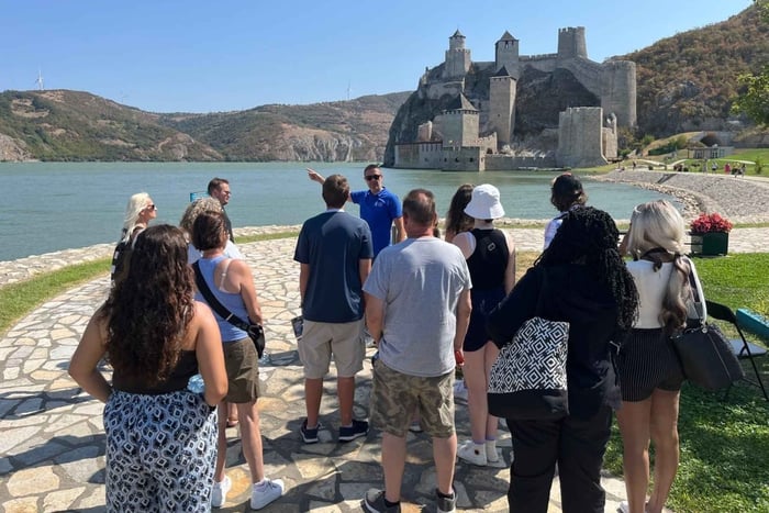 De Belgrado: Visita à Fortaleza de Golubac e ao desfiladeiro da Porta de Ferro