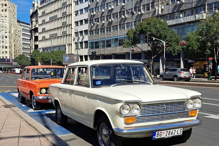 De Belgrado: Sremski Karlovci e Novi Sad com carro retro