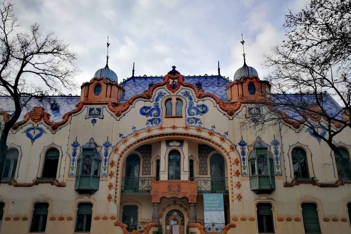 From Belgrade: Subotica and Palic Full-Day Trip with winery