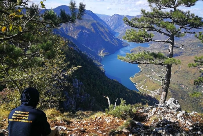 Fra Beograd: Tara NP & Drina-elven & House on the Drina