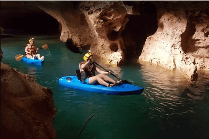 Belize City: Kajaki w jaskiniach, tyrolka i Crystal Cave Tour