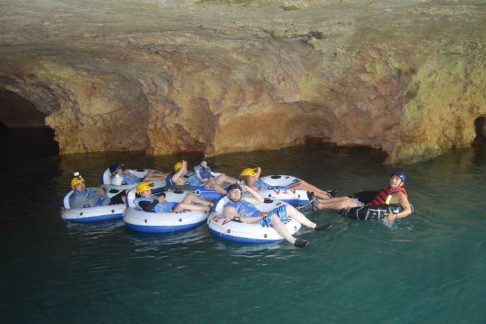 Belize City: Cave Tubing eller Crystal Cave, eller Ziplining Tour
