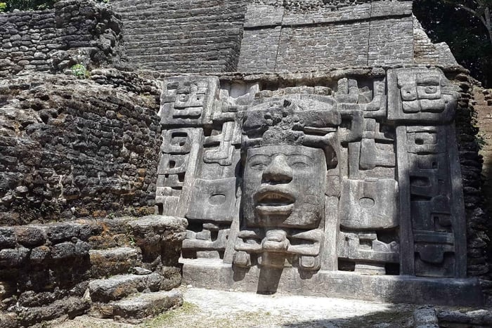Belize City: Lamanai Maya-ruiner, flodsafari och lunch