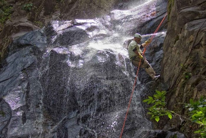 Belize: Bocawinan putouksilla.