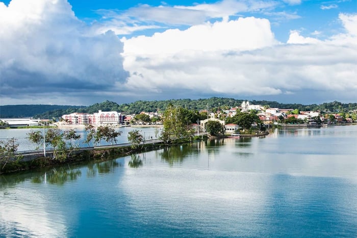 Desde Ciudad de Belice: Traslado compartido de ida a Flores, Petén