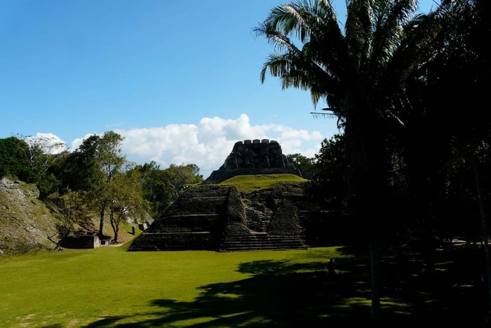 De Hopkins: Xunantunich, Tubing em Caverna e Tirolesa