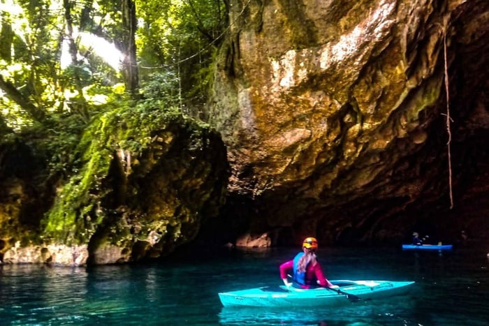 Passeio de caiaque pela caverna mais longa e nado na Crystal Cave em Belize