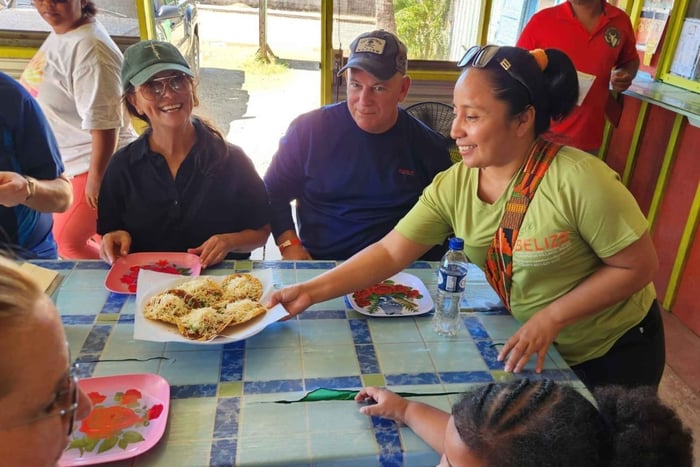 Placencia: Street Food and Creole Cuisine Tour with Tasting