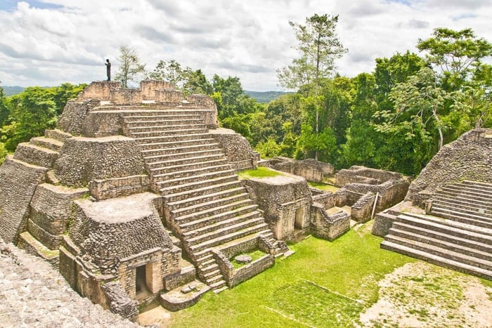 San Ignacio: Excursión a las Ruinas Mayas del Caracol y la Cascada con Comida