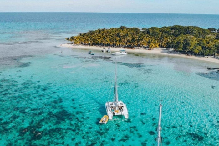 Placencia: Laughing Bird Caye Premium Sailing & Snorkeling