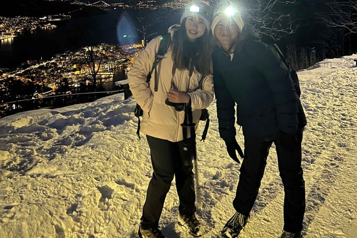 Vinternattvandring i Bergen med hodelykt | ViFlowExperience