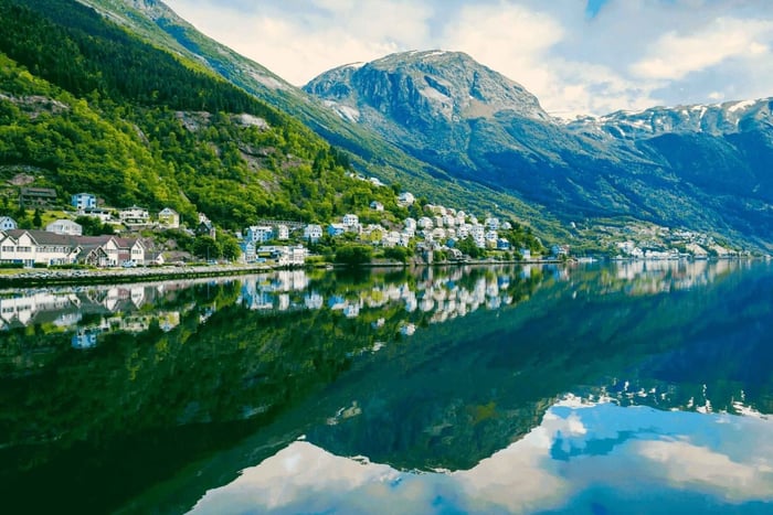 Tour guidato: Hardangerfjord, cascate e traversata in traghetto