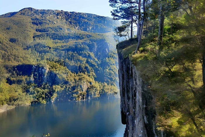 Private tour to Modalen combine with hiking in nature